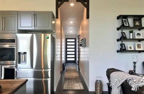 Gig Harbor Casa | 5 STAR Modern Bungalow in the heart of Downtown