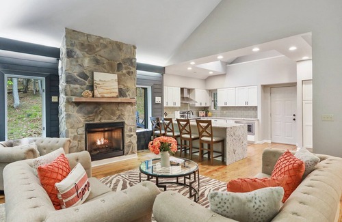 Berkeley Springs Casa | 🌟5 STAR Mountain Lodge💗Unmatched Hospitality🌷Close to town🎲GAME room