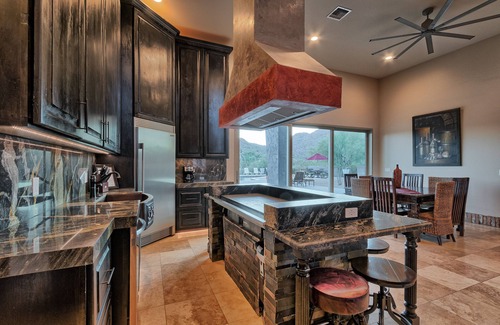 Apache Junction Casa | 5 estrellas ***** Capacidad para 26 6 camas 6 baños 6.000 pies cuadrados Modern Superstition Mnt Estate