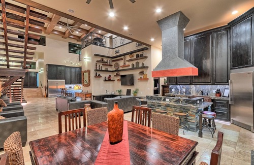 Apache Junction Casa | 5 estrellas ***** Capacidad para 26 6 camas 6 baños 6.000 pies cuadrados Modern Superstition Mnt Estate