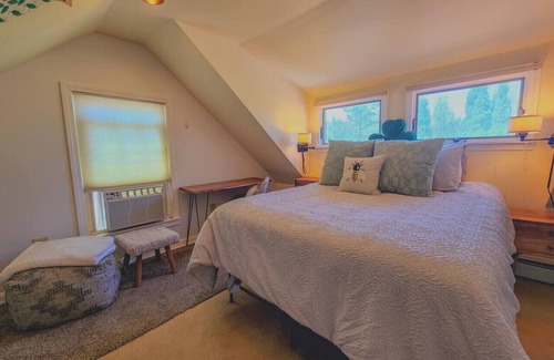 Trenton Hotel | 5 Suite in 1820's house Open Hearth Inn