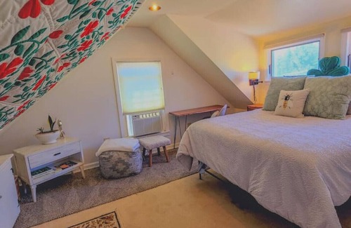 Trenton Hotel | 5 Suite in 1820's house Open Hearth Inn