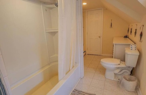 Trenton Hotel | 5 Suite in 1820's house Open Hearth Inn