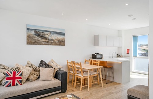Perranporth Casa | 5 The Dunes - a house that sleeps 4 guests in 2 bedrooms