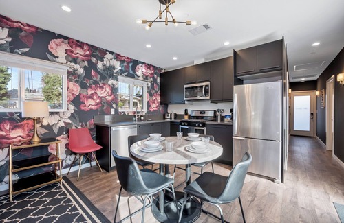 Hollywood Hotel | 5 Units in Heart of Hollywood | Remodeled Art Deco | Pink Revival by AvantStay