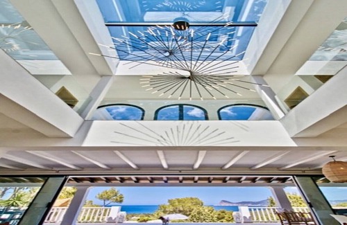 Cala Comte Villa | Villa de 5*. Magnífica vista al mar Piscina climatizada. Playa 15 minutos a pie.