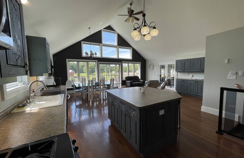 Gravenhurst Casa | 50 Acres Cottage 6 bedroom Home away from Home