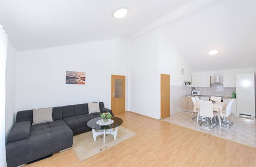 Kastel Stafilic Apartamento | Apartamentos con vistas al mar y 50 m2 de terrazas con vistas al mar, a 3 minutos caminando de la playa, barbacoa.