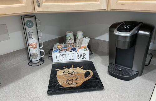 Matlacha Casa | 50’ of Dock for your boats. Hot tub, Boatlift, walk 2 restaurants Xtra parking.