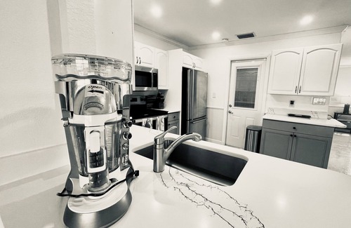 Matlacha Casa | 50’ of Dock for your boats. Hot tub, Boatlift, walk 2 restaurants Xtra parking.