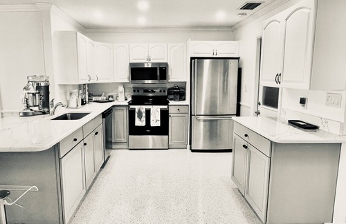 Matlacha Casa | 50’ of Dock for your boats. Hot tub, Boatlift, walk 2 restaurants Xtra parking.