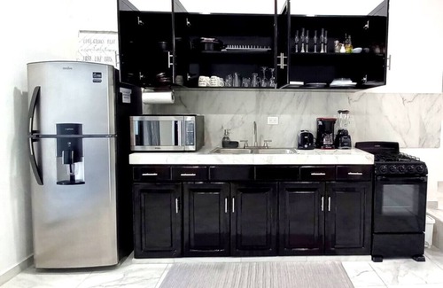 Salinas Apartamento | 50% Off 1600 Square Feet Elegant Lakeview Condo w/ Breakfast & Fastest WIFI
