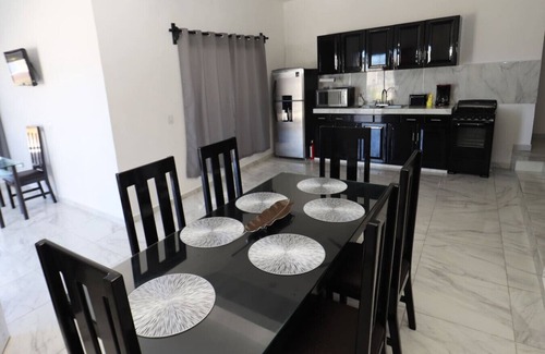 Salinas Apartamento | 50% Off 1600 Square Feet Elegant Lakeview Condo w/ Breakfast & Fastest WIFI