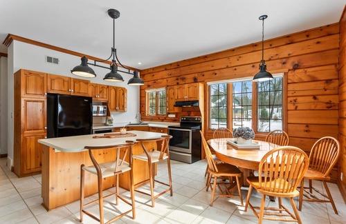 Port Franks Casa | $500 GIFT w/stay*! GRAND COTTAGE IN PORT FRANKS, HOT TUB. PET-FRIENDLY!
