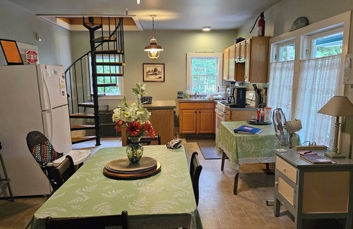 Alden Casa | 500 'al lago Torch y al parque: camine hasta las pintorescas tarifas reducidas de otoño y primavera de Alden