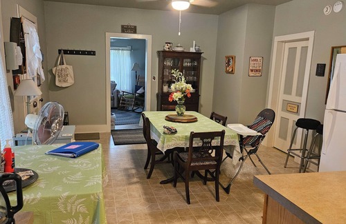 Alden Casa | 500 'al lago Torch y al parque: camine hasta las pintorescas tarifas reducidas de otoño y primavera de Alden