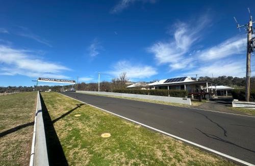 Mount Panorama Casa | 505a CONROD STRAIGHT MOUNT PANORAMA