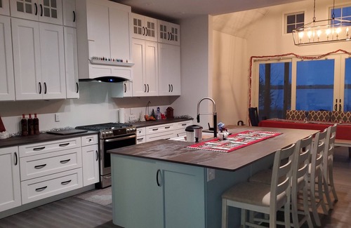 New Lisbon Casa | 5500 sq ft Lake house - Castle Rock Lake - Close to Wi Dells