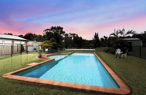 Lochinvar Casa | 5acres, 5bdr, Hunter Valley Vineyards, Fireplace, Pool, Secluded, Nature views