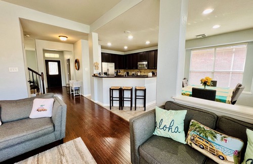 College Park Casa | 5BD/2.5BA HAWAIIAN OASIS IN THE WOODLANDS - ALOHA!
