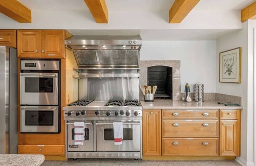 Bel Air Villa | 5BD Bel Air Farmhouse w/Tennis Court Pool &Spa