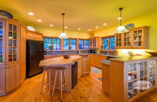 Baysville Cabaña | 5bdrm 4bath cottage in LOB!