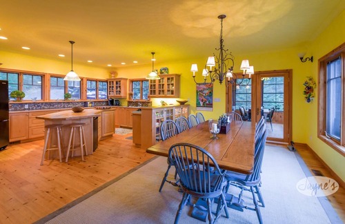 Baysville Cabaña | 5bdrm 4bath cottage in LOB!