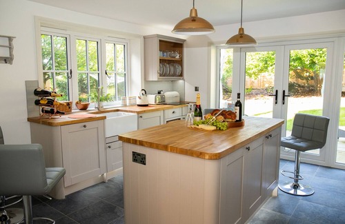 Battle Casa | 5BR-10Guests-Fireplace-HotTub-Pets ok - Parking