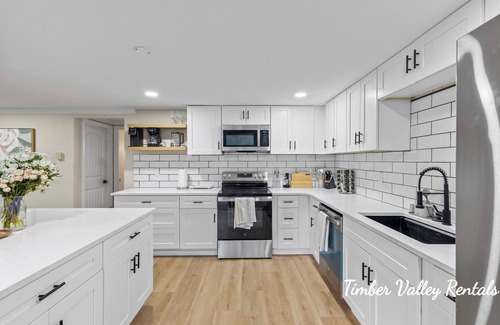 Edwards Casa | 5br, 3bath Lakefront Retreat w/dock and grill