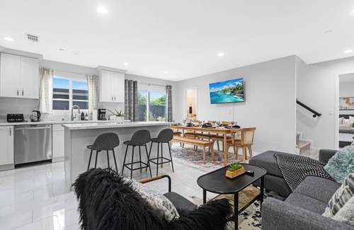 Midway City Casa | 5BR 4.5BA! SLEEPS 18! GAMES! LITTLE SAIGON! CLOSE TO DISNEY & OC BEACHES