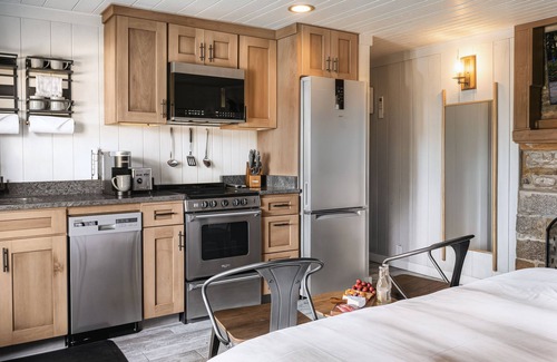 Bryson City Casa | 5BR/5.5 Bath/Mountain/City View Hot Tub Game Room Fire Pit Walk to Town