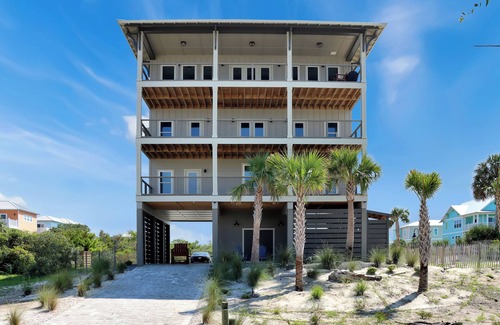 Seagrass Casa | 5BR, Beach View, Elevator, Comm Pool, North Cape