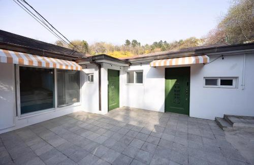 Jung-gu Casa | 5BR Family House, Myeongdong 7 minutes, Gwanghwamun 10 minutes, Namsan view, Patio