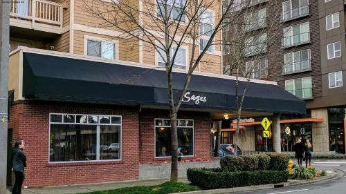 Grass Lawn Casa | 5BR Gem Walk to Microsoft and Near Redmond DT