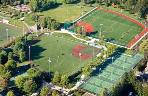 Grass Lawn Casa | 5BR Gem Walk to Microsoft and Near Redmond DT