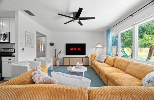 Brandon Casa | 5BR~Huge Backyard~Minigolf~Heated Pool~Outdoor Projector~Gameroom~FIOS WiFi