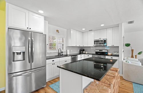 Brandon Casa | 5BR~Huge Backyard~Minigolf~Heated Pool~Outdoor Projector~Gameroom~FIOS WiFi