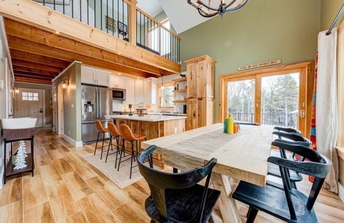 Stratton Casa | 5BR Retreat w/ Hot Tub - Sleeps 12 in Stratton
