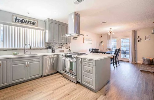 Paradise Casa | Casa 5BR con alberca, juegos, asador Cerca del Strip y del aeropuerto