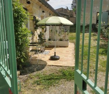 Sainte-Terre Casa | 5km Saint-Émilion, confortable gîte indépendant, terrasse - 2 personnes