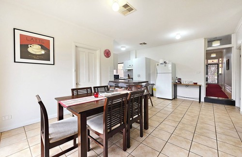 Unley Casa | 5min CBD Park setting, Walk to shops Glorious cafes and Transport 3bed 2bath