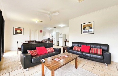 Unley Casa | 5min CBD Park setting, Walk to shops Glorious cafes and Transport 3bed 2bath