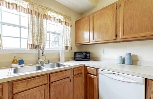 Lexington Casa | 5min to lake & 20 to Columbia - Aerie Oaks Cottage