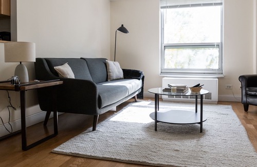 Ravenswood Apartamento | 5min to Wrigley, Aragon | Quiet Workdesk | Zencity