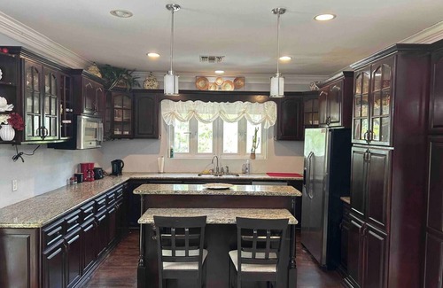 Nassau Villa | 5min Walk from beach | Spacious Home in Nassau