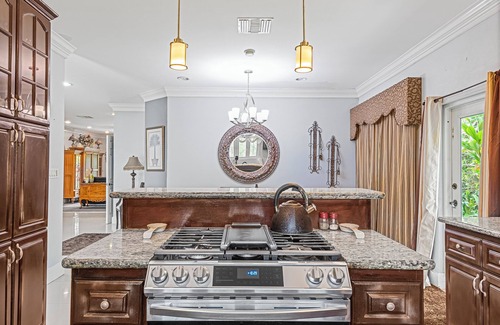 Nassau Villa | 5min Walk from beach | Spacious Home in Nassau