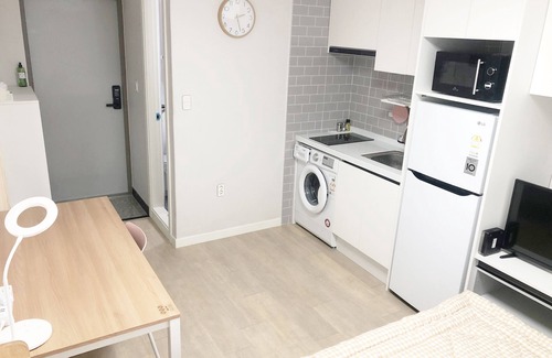 Deungchon-dong Apartamento | [5mins to Deungchon station] Full furnished studio #Queenbed
