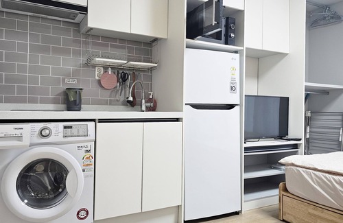 Deungchon-dong Apartamento | [5mins to Deungchon station] Full furnished studio #Queenbed