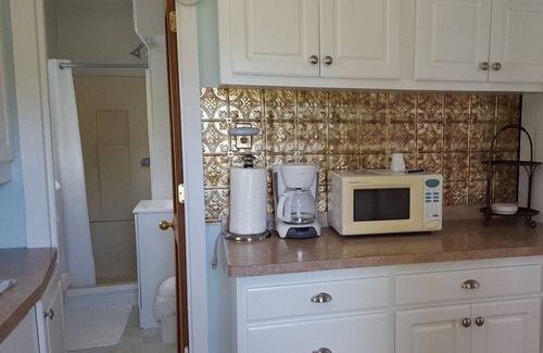 Aquebogue Cabaña | Waterfront Cottage 5