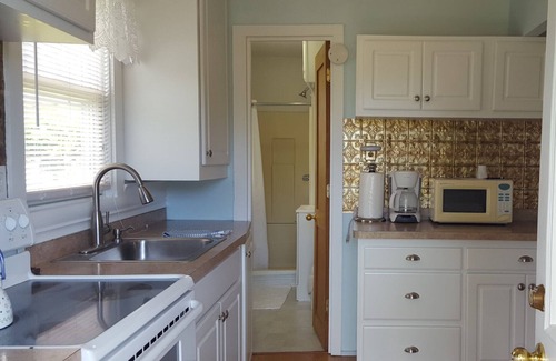 Aquebogue Cabaña | Waterfront Cottage 5